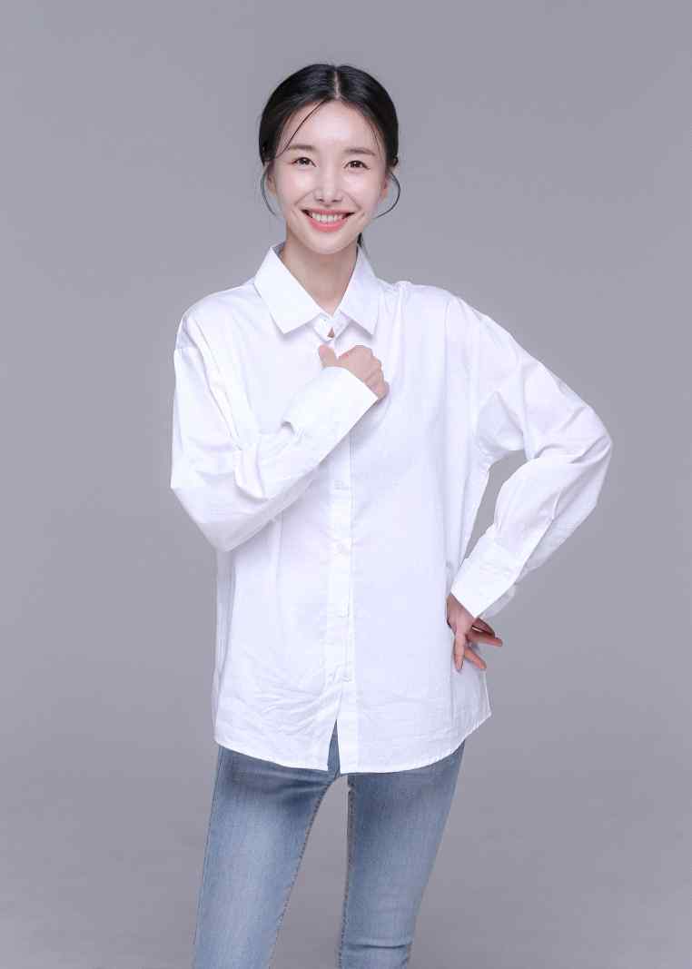 임도윤 강사 화이트 셔츠 프로필